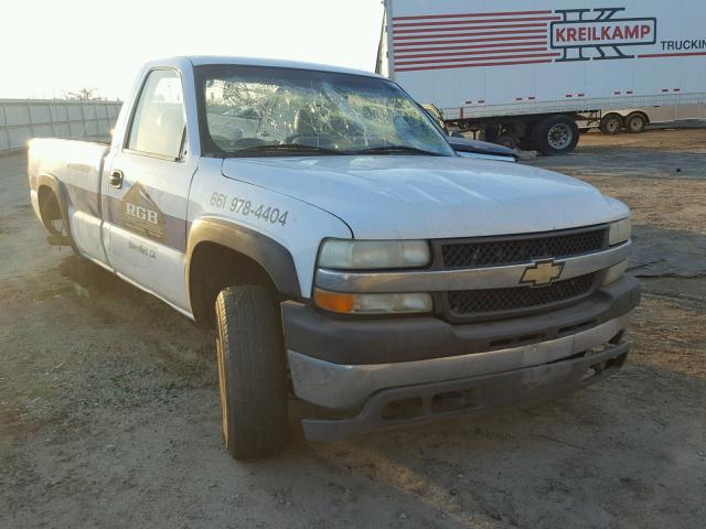 1GBHC24U71Z260643 - 2001 CHEVROLET SILVERADO WHITE photo 1