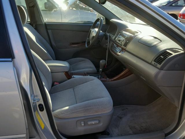 4T1BE30KX4U828368 - 2004 TOYOTA CAMRY LE ვერცხლისფერი ფოტო 5