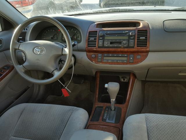 4T1BE30KX4U828368 - 2004 TOYOTA CAMRY LE ვერცხლისფერი ფოტო 9