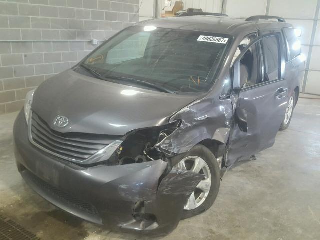 5TDKK3DC4FS648939 - 2015 TOYOTA SIENNA LE GRAY photo 2