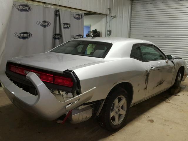 2B3CJ4DV0AH282274 - 2010 DODGE CHALLENGER SILVER photo 4