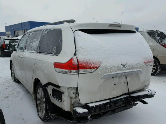 5TDDK3DC8BS017467 - 2011 TOYOTA SIENNA XLE WHITE photo 3