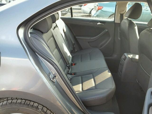 3VWDZ7AJ6BM025649 - 2011 VOLKSWAGEN JETTA SE 灰色 照片 6