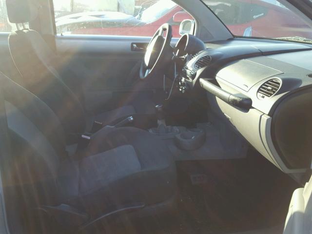 3VWBR31C84M417911 - 2004 VOLKSWAGEN NEW BEETLE 银色 照片 5