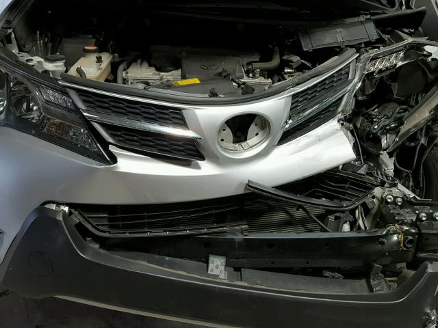 JTMRFREV3FD121220 - 2015 TOYOTA RAV4 XLE SILVER photo 7