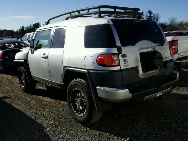 JTEBU11F770051006 - 2007 TOYOTA FJ CRUISER SILVER photo 3