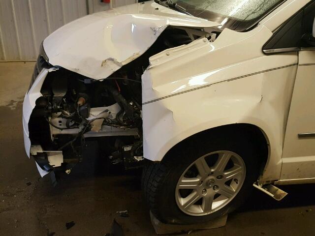 2A4RR5D15AR397672 - 2010 CHRYSLER TOWN & COU WHITE photo 9