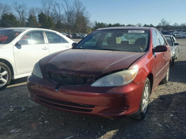 4T1BF32K22U031460 - 2002 TOYOTA CAMRY LE RED photo 2