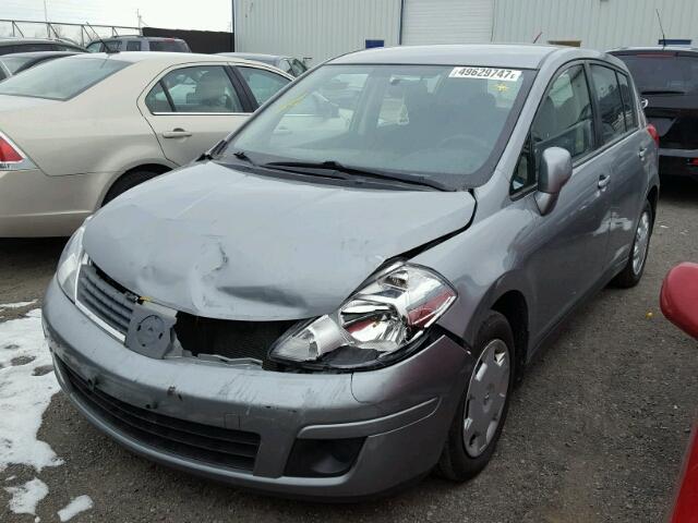 3N1BC13E88L359790 - 2008 NISSAN VERSA S GRAY photo 2