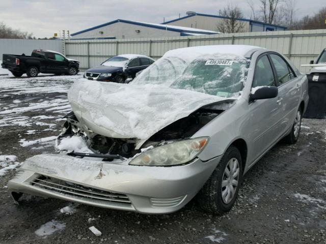 4T1BE32KX5U614723 - 2005 TOYOTA CAMRY LE SILVER photo 2