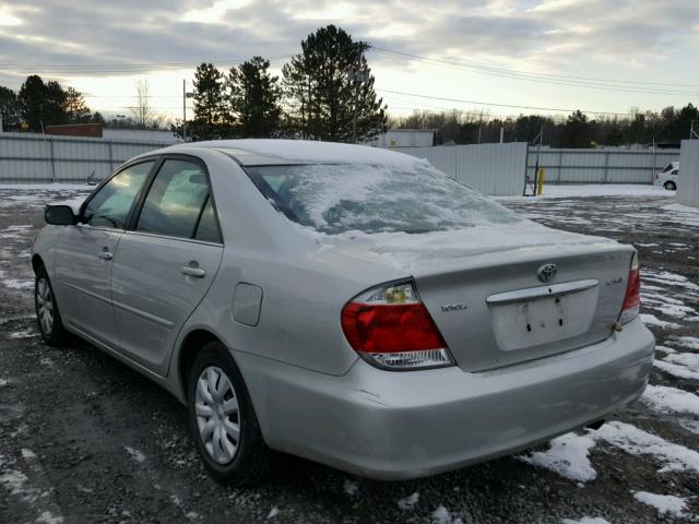 4T1BE32KX5U614723 - 2005 TOYOTA CAMRY LE ვერცხლისფერი ფოტო 3
