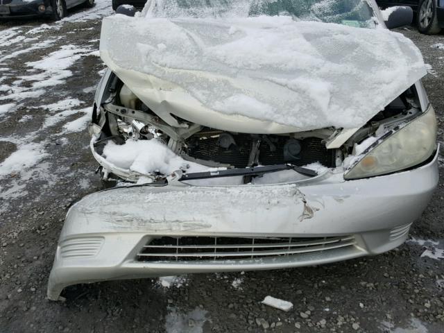 4T1BE32KX5U614723 - 2005 TOYOTA CAMRY LE ვერცხლისფერი ფოტო 7