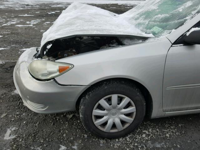 4T1BE32KX5U614723 - 2005 TOYOTA CAMRY LE ვერცხლისფერი ფოტო 9
