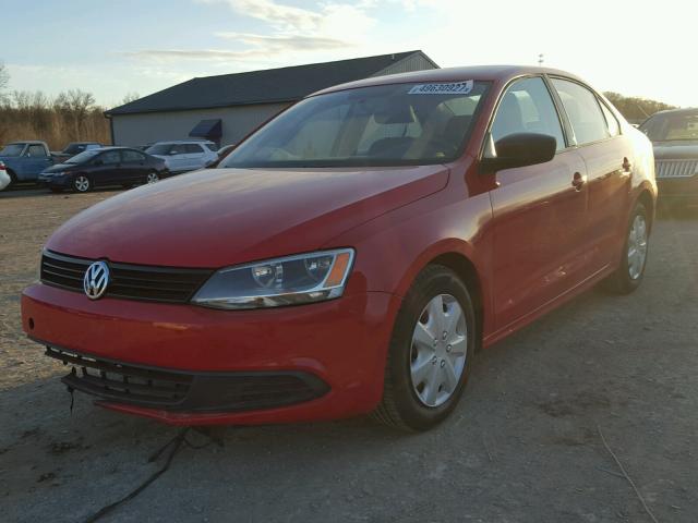 3VW1K7AJ4CM318748 - 2012 VOLKSWAGEN JETTA BASE RED photo 2