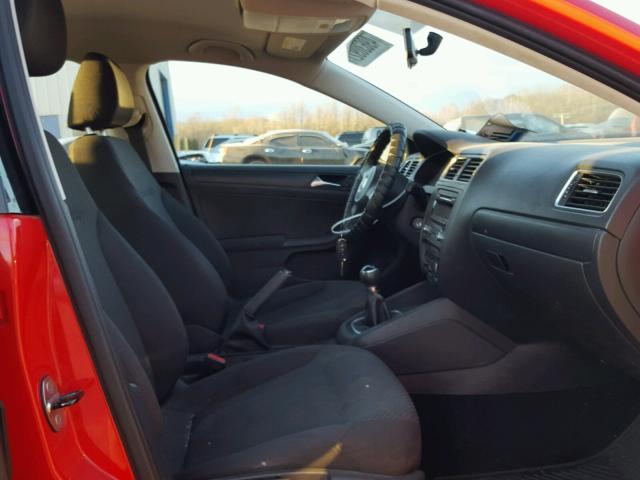 3VW1K7AJ4CM318748 - 2012 VOLKSWAGEN JETTA BASE RED photo 5