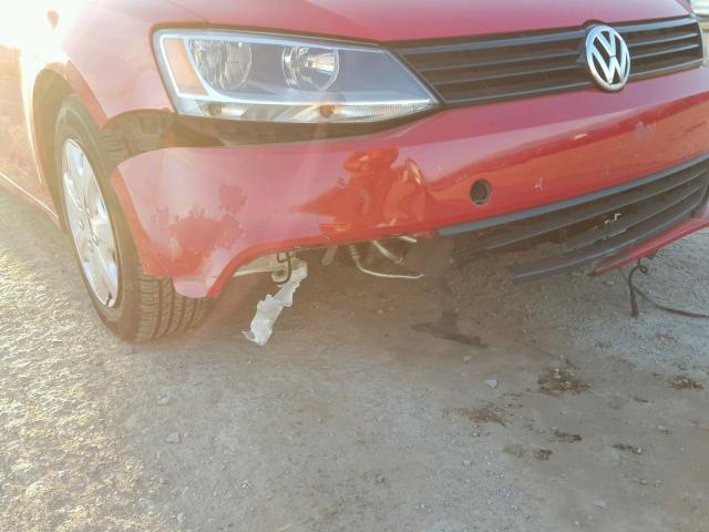 3VW1K7AJ4CM318748 - 2012 VOLKSWAGEN JETTA BASE RED photo 9
