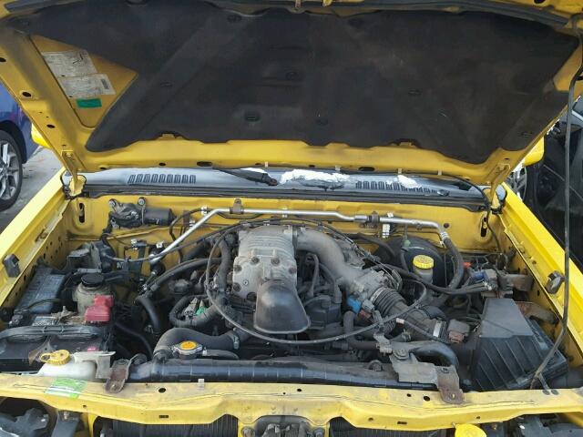 1N6MD29Y02C320413 - 2002 NISSAN FRONTIER C YELLOW photo 7