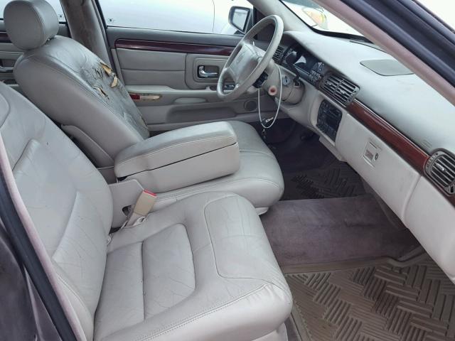 1G6KD54Y4VU264979 - 1997 CADILLAC DEVILLE TAN photo 5