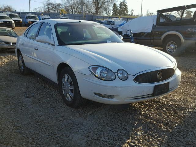 2G4WC532151322438 - 2005 BUICK LACROSSE C WHITE photo 1