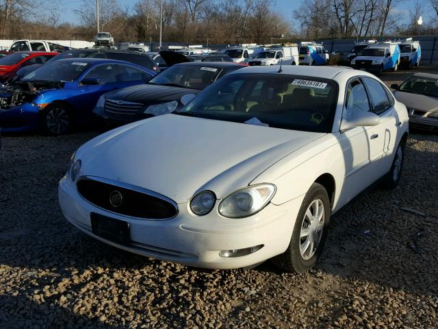 2G4WC532151322438 - 2005 BUICK LACROSSE C WHITE photo 2