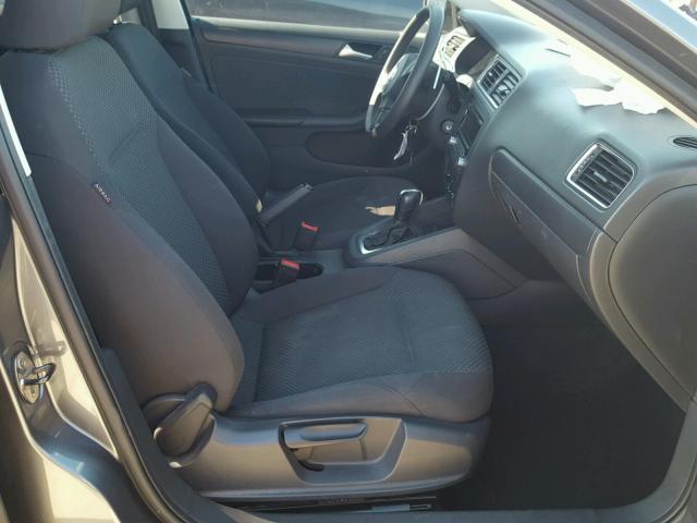 3VW2K7AJ2DM278823 - 2013 VOLKSWAGEN JETTA BASE GRAY photo 5