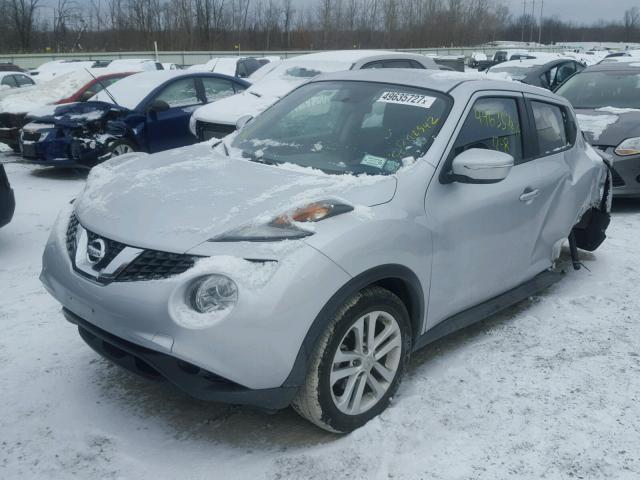 JN8AF5MR0HT705565 - 2017 NISSAN JUKE S GRAY photo 2