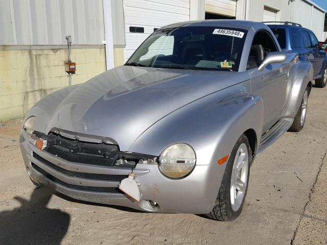 1GCES14H75B118712 - 2005 CHEVROLET SSR SILVER photo 2