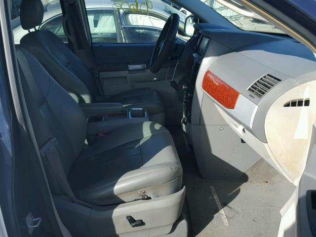 2A8HR54P98R672050 - 2008 CHRYSLER TOWN & COU BLUE photo 5