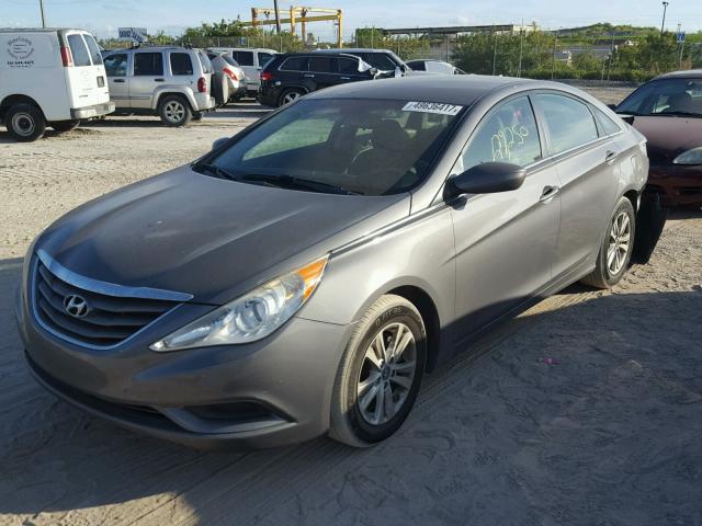 5NPEB4AC9CH369110 - 2012 HYUNDAI SONATA GLS GRAY photo 2