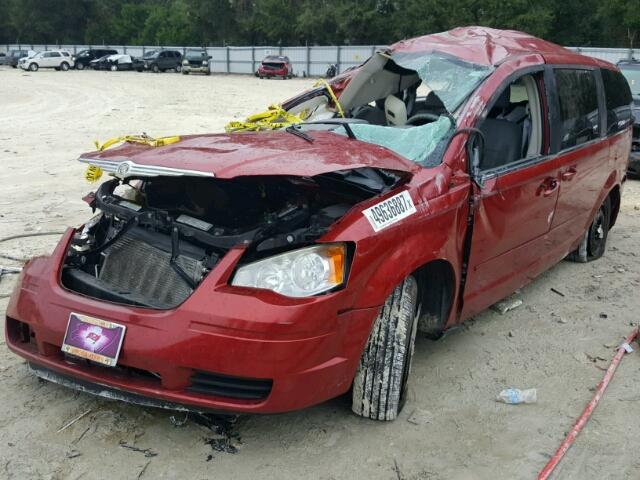 2A4RR4DE6AR173968 - 2010 CHRYSLER TOWN & COU RED photo 2