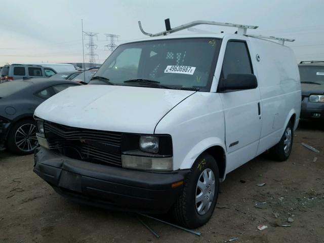 1GCDM19W6YB206796 - 2000 CHEVROLET ASTRO WHITE photo 2