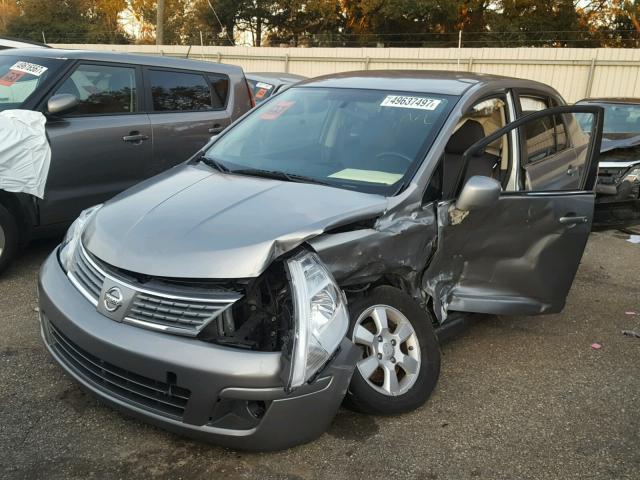 3N1BC11E98L359803 - 2008 NISSAN VERSA S GRAY photo 2