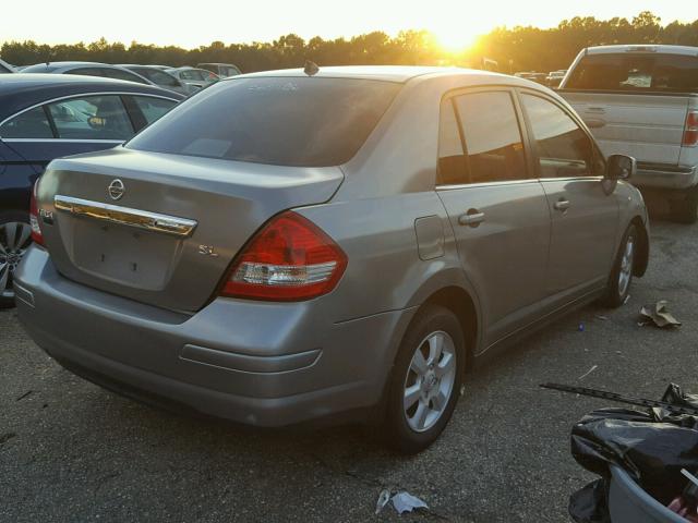 3N1BC11E98L359803 - 2008 NISSAN VERSA S GRAY photo 4