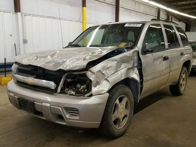 1GNDT13S572203984 - 2007 CHEVROLET TRAILBLAZE SILVER photo 2