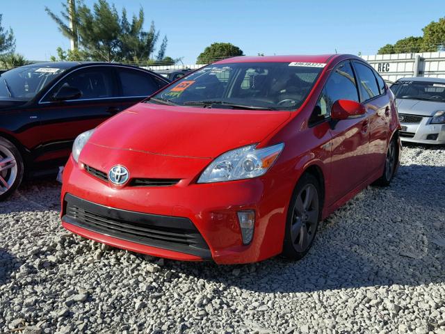 JTDKN3DU2F0411921 - 2015 TOYOTA PRIUS RED photo 2