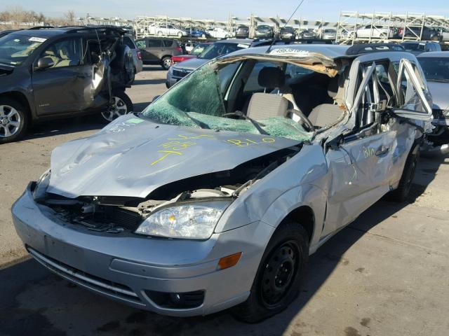 1FAHP36N77W104601 - 2007 FORD FOCUS ZXW GRAY photo 2