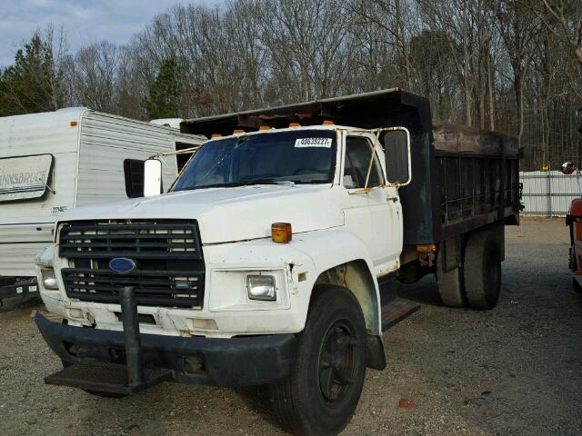 1FDNF60H2DVA07078 - 1983 FORD F600 WHITE photo 2