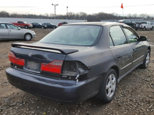 1HGCG1643WA020384 - 1998 HONDA ACCORD LX BLACK photo 4