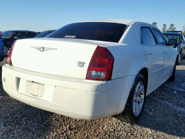 2C3LA43R27H772263 - 2007 CHRYSLER 300 WHITE photo 4