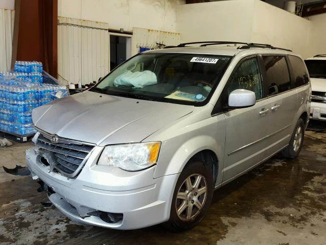 2A4RR5D17AR103205 - 2010 CHRYSLER TOWN & COU SILVER photo 2