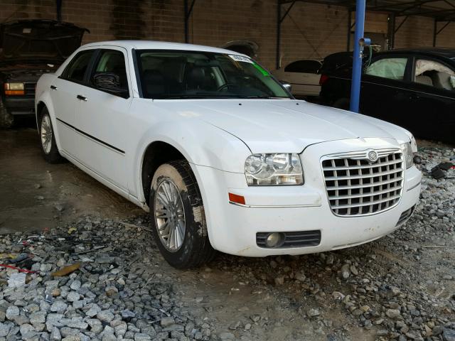 2C3CA5CV3AH284109 - 2010 CHRYSLER 300 TOURIN WHITE photo 1