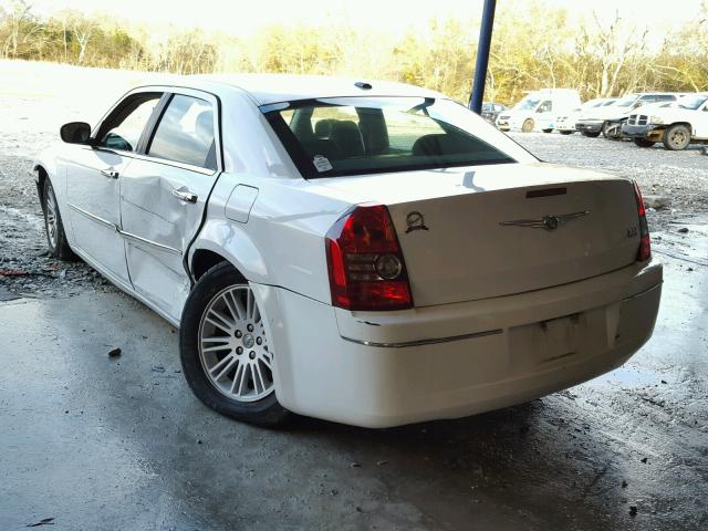 2C3CA5CV3AH284109 - 2010 CHRYSLER 300 TOURIN WHITE photo 3