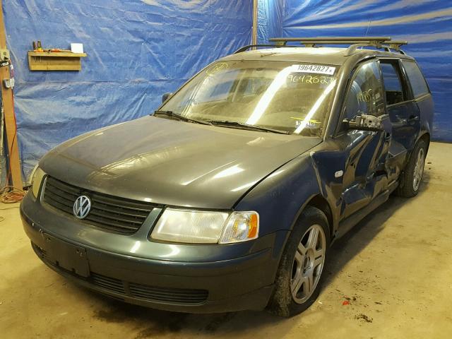 WVWWH23B2YE322472 - 2000 VOLKSWAGEN PASSAT GLX BLUE photo 2