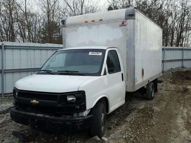 1GB3G4BG6D1163475 - 2013 CHEVROLET EXPRESS G3 WHITE photo 2