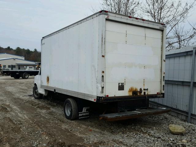 1GB3G4BG6D1163475 - 2013 CHEVROLET EXPRESS G3 WHITE photo 3