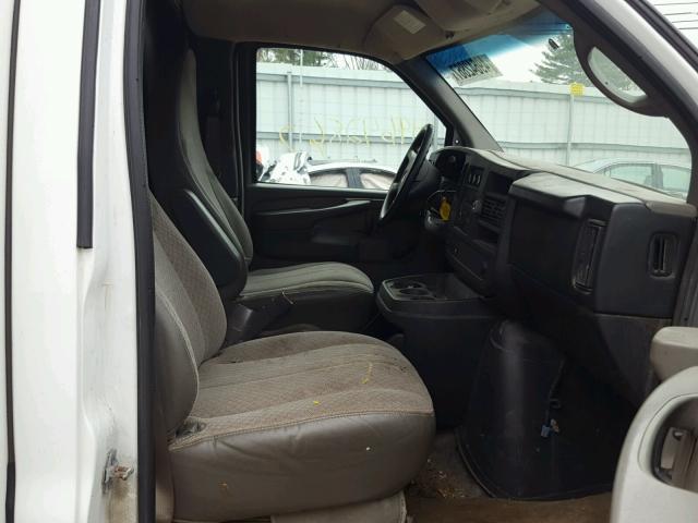 1GB3G4BG6D1163475 - 2013 CHEVROLET EXPRESS G3 WHITE photo 5