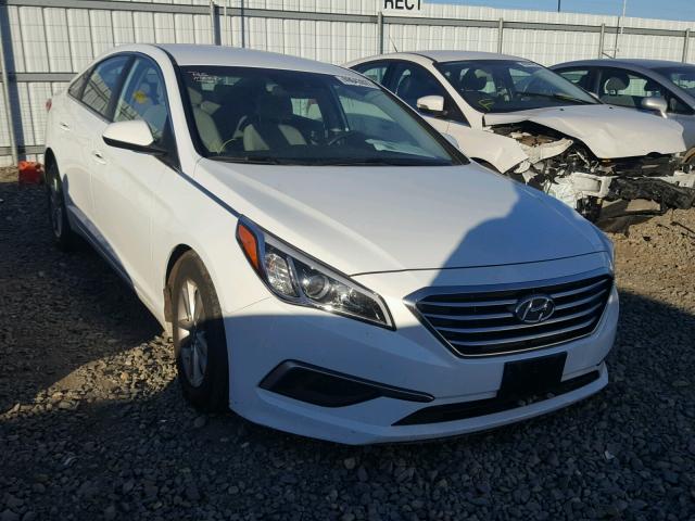 5NPE24AFXGH393447 - 2016 HYUNDAI SONATA SE WHITE photo 1