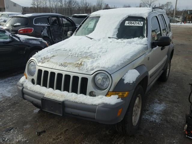 1J4GL48K35W602439 - 2005 JEEP LIBERTY SP SILVER photo 2