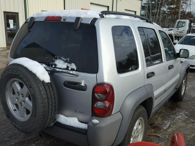 1J4GL48K35W602439 - 2005 JEEP LIBERTY SP SILVER photo 4