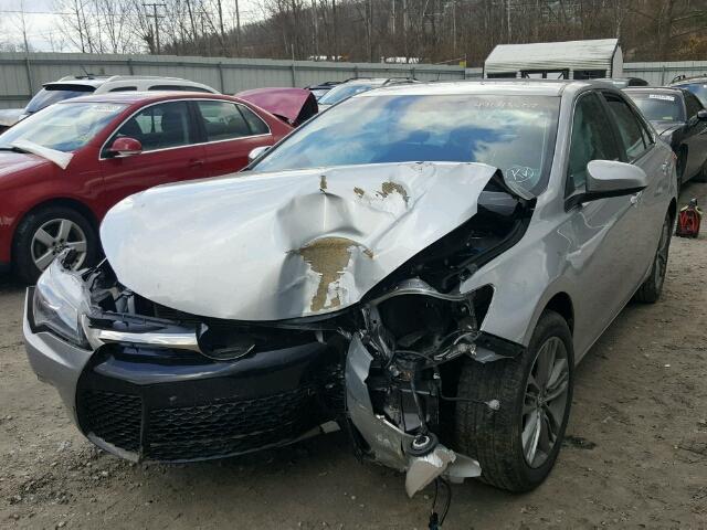 4T1BF1FK0HU392872 - 2017 TOYOTA CAMRY LE 灰色 照片 2